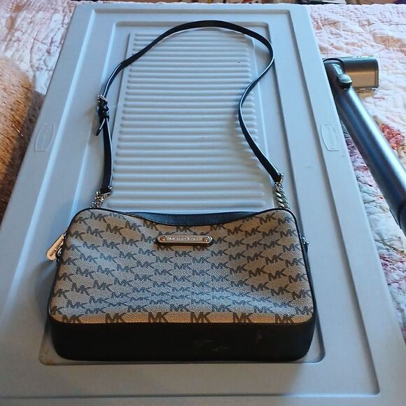 Michael Kors  - Picture 1 of 7